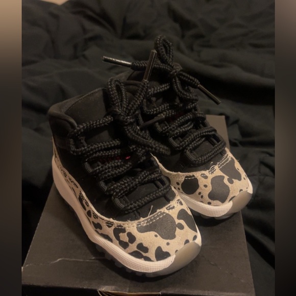 Toddler Jordan Retro 11 - Picture 2 of 4